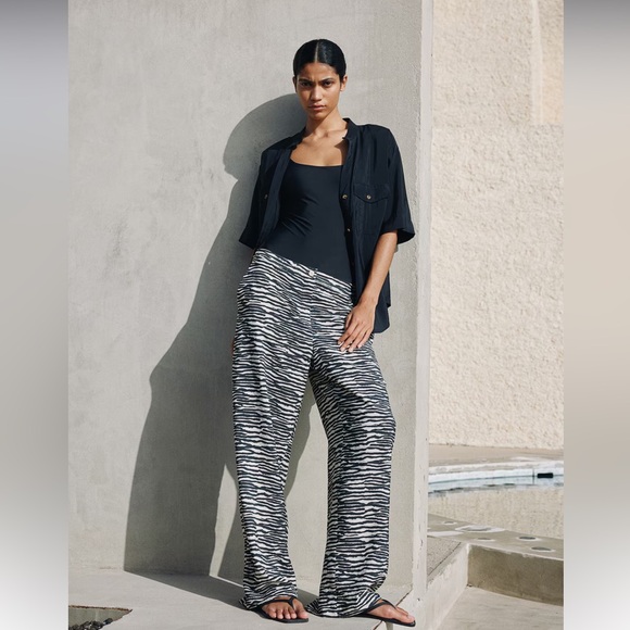 H&M wide leg zebra print pant, US 10 - Picture 1 of 8